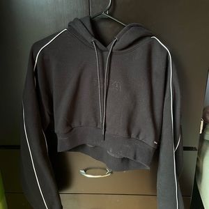 Cropped TNA hoodie